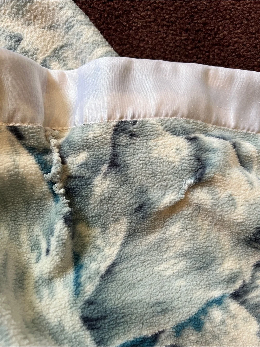 Silk Boarder Wildlife Print Blue and Cream Plush Throw Blanket 1970